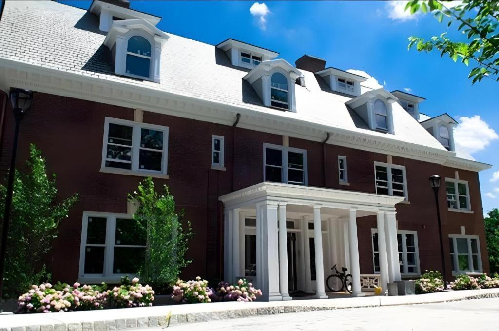 The George Montclair Hotel Екстериор снимка