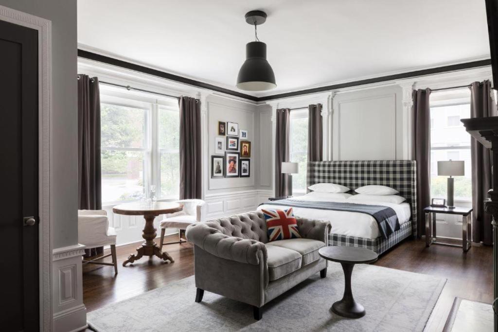 The George Montclair Hotel Екстериор снимка