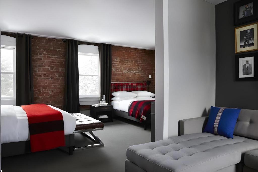 The George Montclair Hotel Екстериор снимка